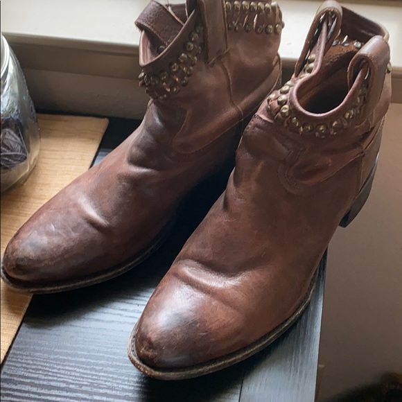 Diana studded Frye short boot- brown 8.5 - Picture 2 of 5